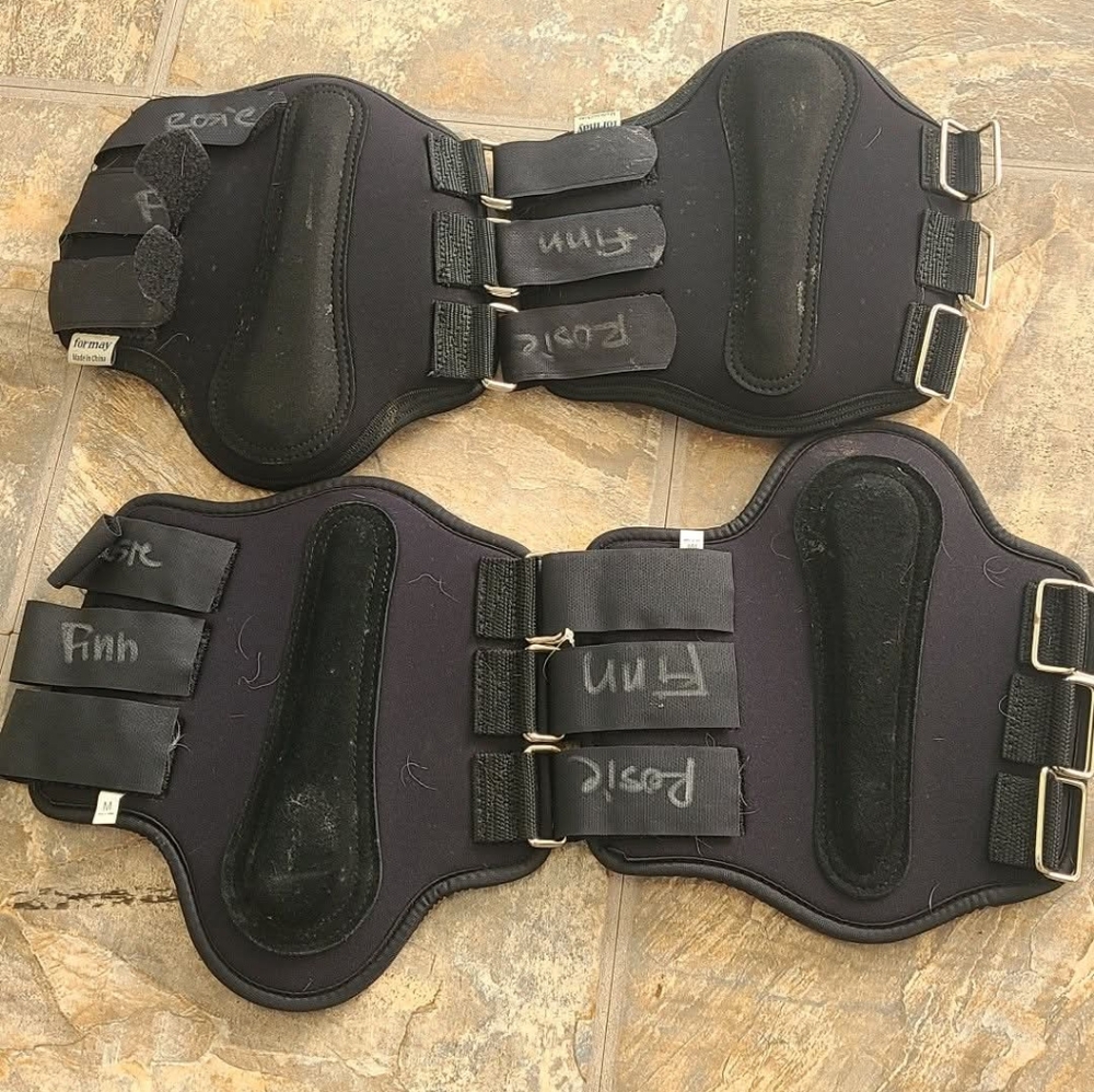 Black, Medium splint boots, have sharpie on the velcro tabs, set of 4
